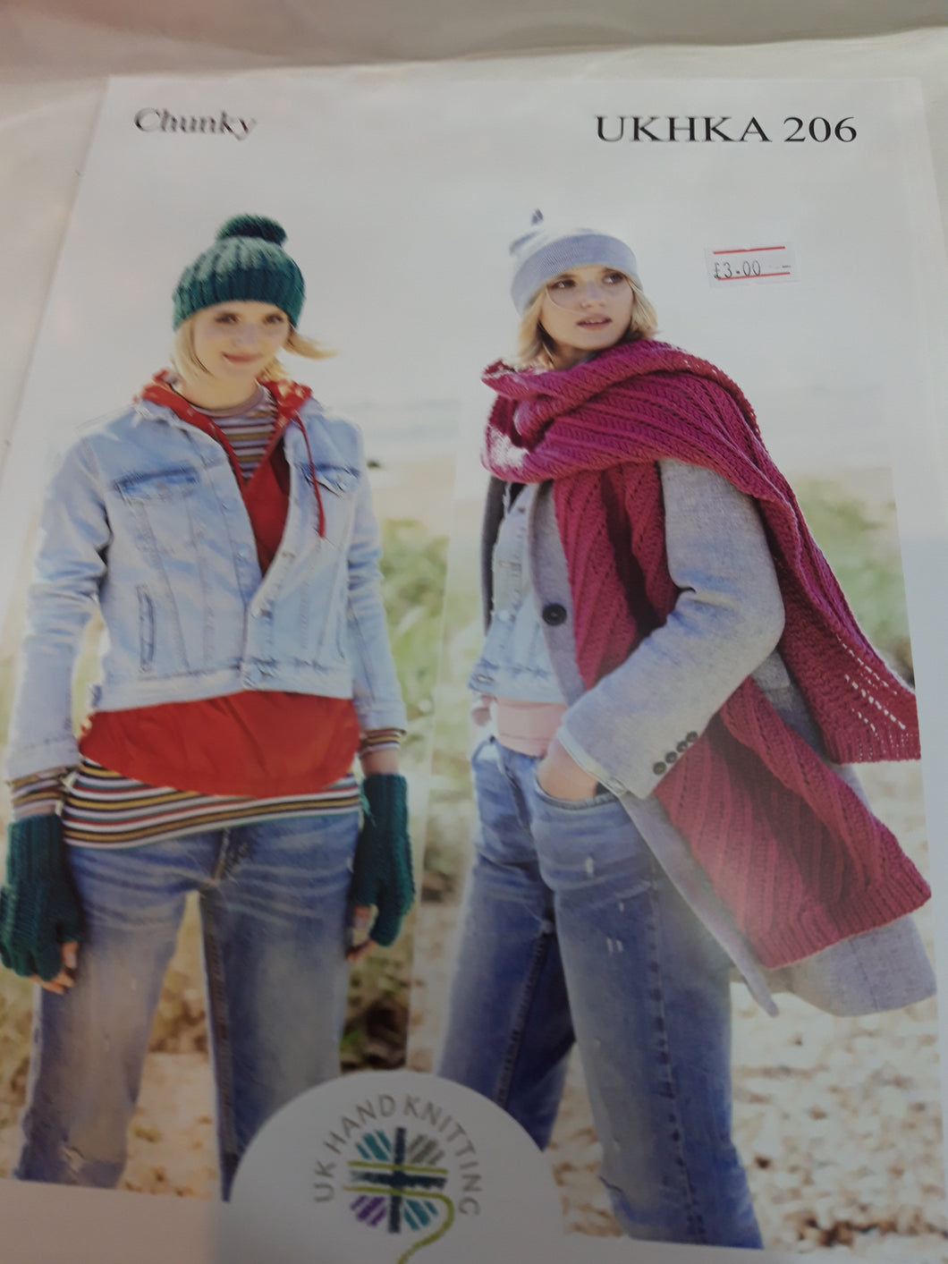 UKHKA 206 - Chunky - Fingerless Gloves, Hats and Scarf